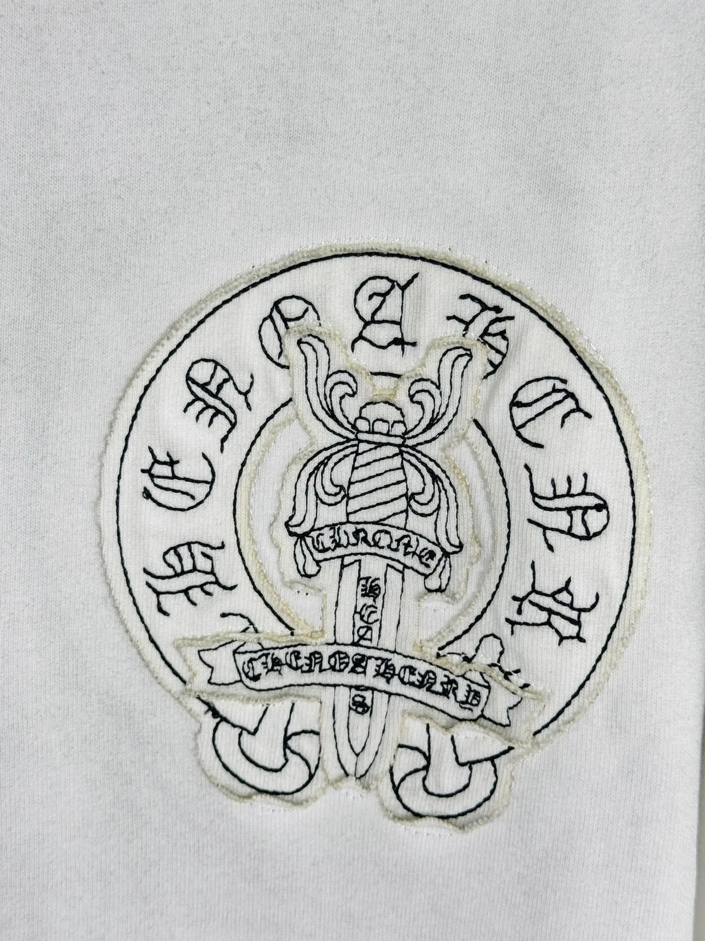 P250 ch high version Chrome Hearts 2025 new autumn and winter cross patch washed spray horse slip long-sleeved T-shirt, fabric: 26 double yarns, 320 grams weight, patch embroidery, heavy wash water ➕ fried color + spray horse slip printing process: patch embroidery, secondary color spray horse slip process Color: black white Size: S M L XL Style number: 5185
